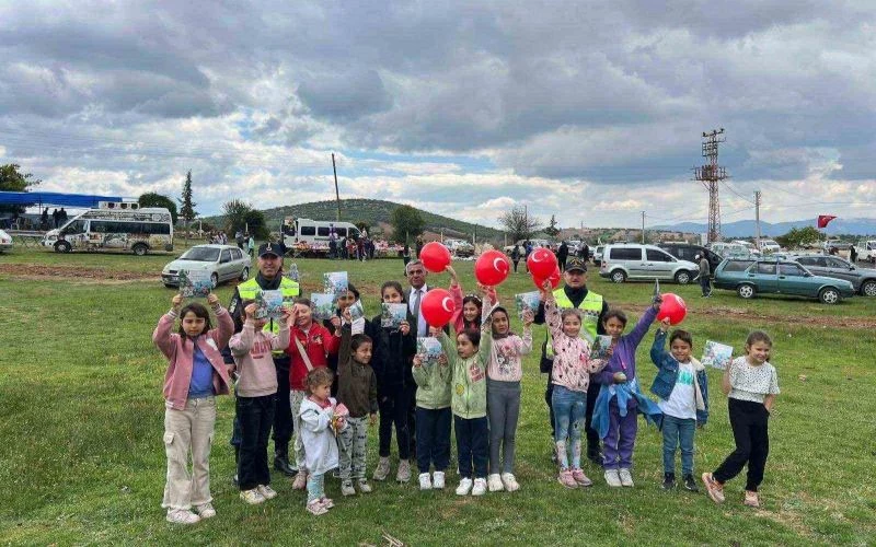 Karacasu Jandarması Vatandaşları Trafik Konusunda Bilgilendirdi