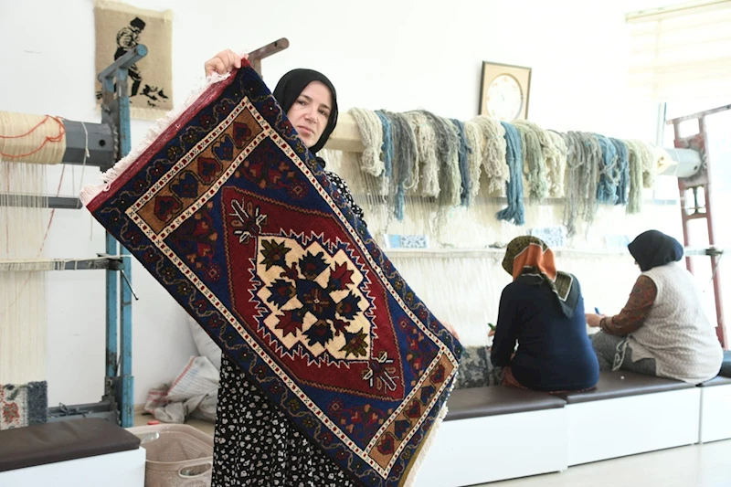 GELENEKSEL EL SANATLARI AKSARAY BELEDİYESİ KADIN AKTİVİTE MERKEZLERİNDE YAŞATILIYOR