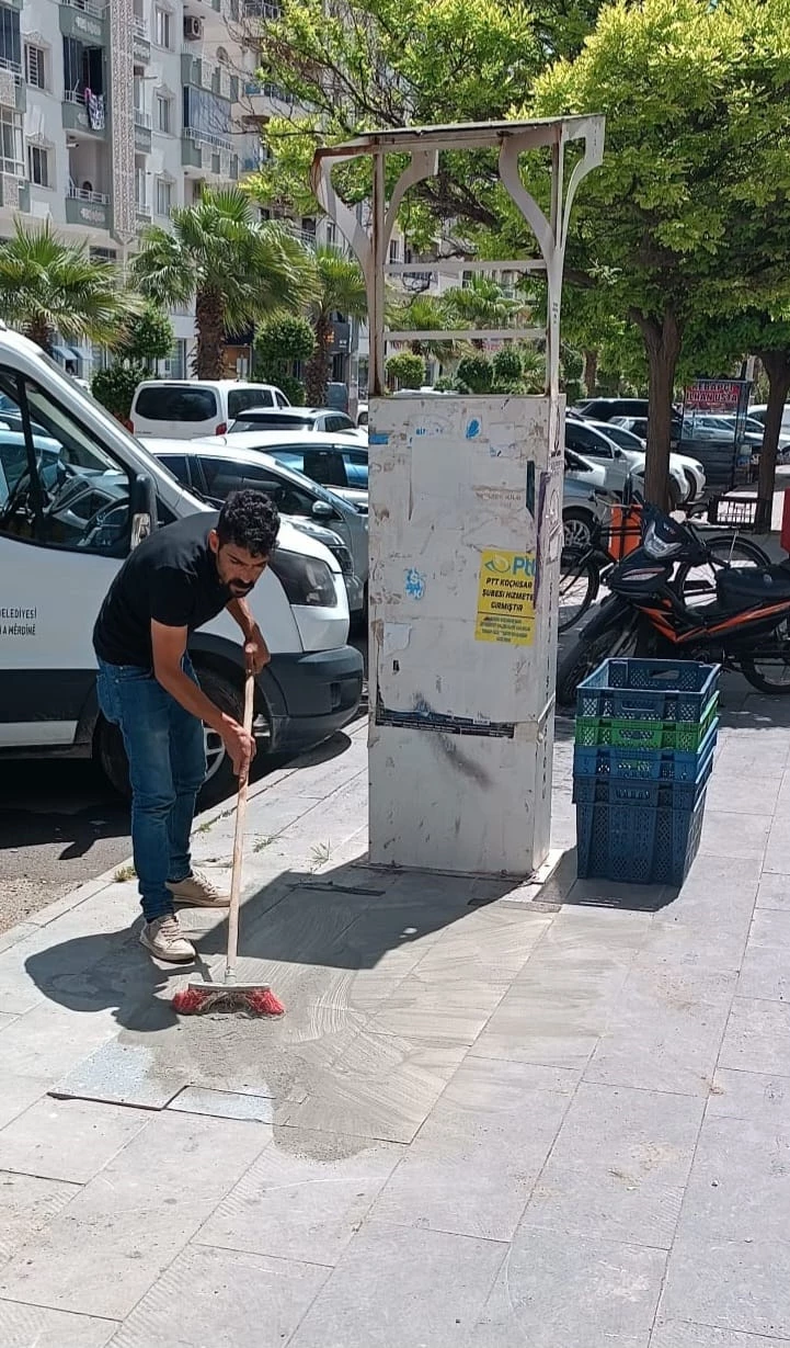 Caddelerde Yenileme Çalışmaları Sürüyor