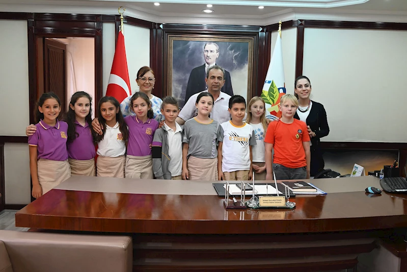 Öğrenciler yerel yönetimler dersi için Kemer Belediyesi’nde