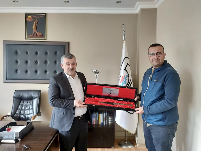 Hamamözü Çerkes Derneği Başkanı Ayhan DUMAN ve Yönetim Kurulu Üyelerinden Ziyaret.