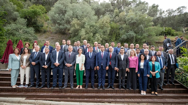 Başkan Tugay ilçe belediye başkanlarıyla bir araya geldi