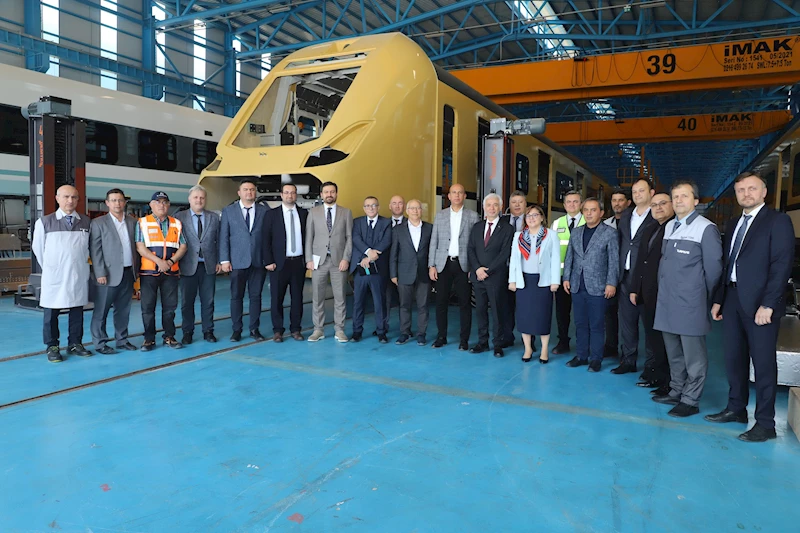 TÜRKİYE’NİN İLK YÜZDE YÜZ YERLİ VE MİLLİ MOTORLU ELEKTRİKLİ TRENLERİ GAZİRAY’DA KULLANILACAK