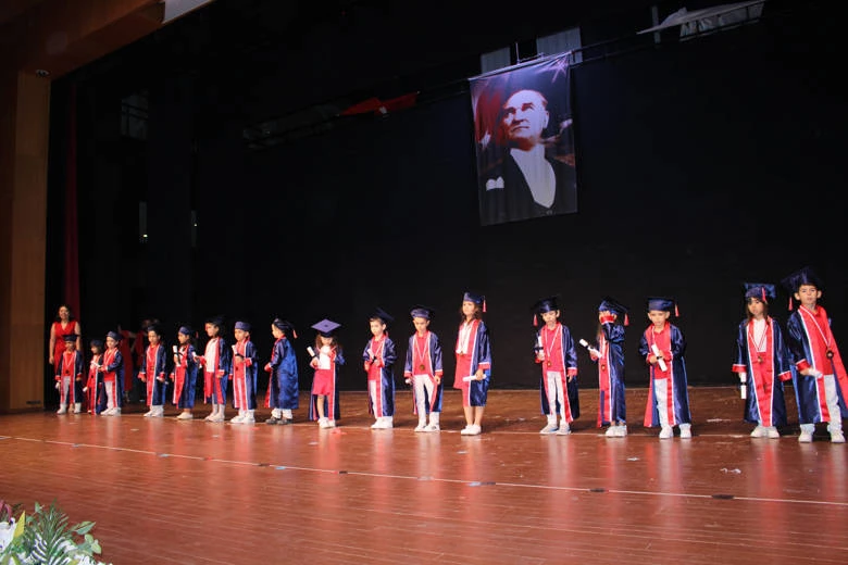 Antalya Büyükşehir Belediyesi Manavgat kreşinde miniklerin mezuniyet coşkusu