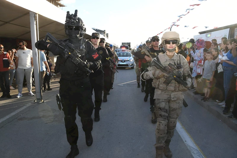 BİLİM FESTİVALİ BİNLERCE İNSANA YAŞATTIĞI GURUR VE BİRBİRİNDEN RENKLİ GÖRÜNTÜLER İLE SONA ERDİ