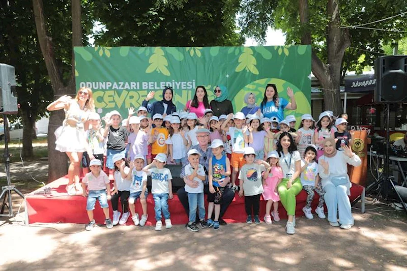 ODUNPAZARI ÇEVRE SORUNLARINA DİKKAT ÇEKMEK İÇİN ÇEVRE ŞENLİĞİ DÜZENLEDİ