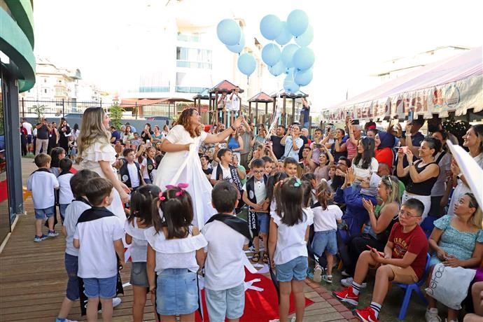 ALANYA BELEDİYESİ KREŞ VE ÇOCUK AKADEMİSİ’NDE MEZUNİYET HEYECANI 80 ÇOCUK ANAOKULUNA UĞURLANDI