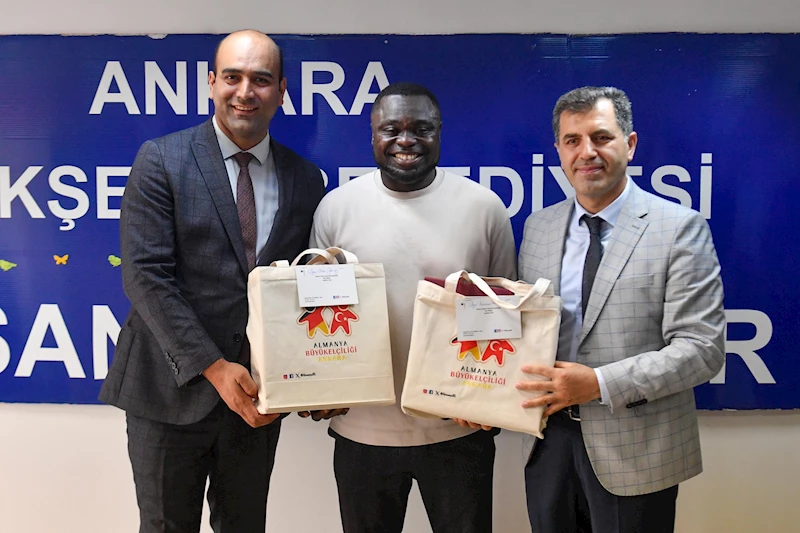 ÜNLÜ FUTBOLCU GERALD ASAMOAH “ANKARA SOKAKLARINDA ÇALIŞAN ÇOCUKLAR MERKEZİ”Nİ ZİYARET ETTİ