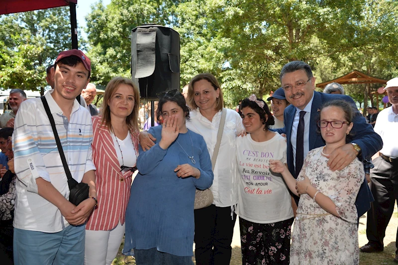 BAŞKAN GENÇ: ÖZEL BİREYLERİMİZ İÇİN NE YAPSAK AZDIR