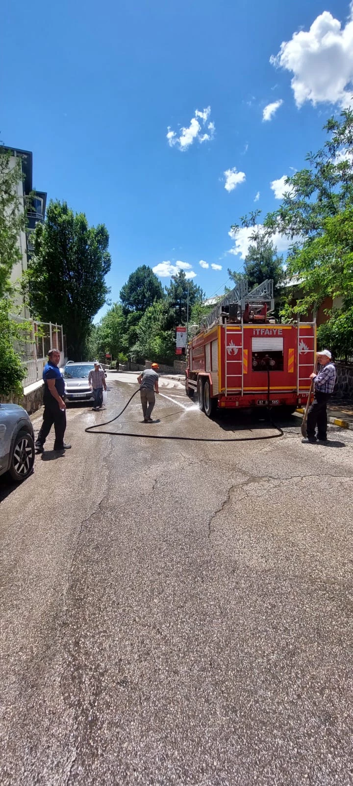 İlimizde sokak temizliği çalışmaları devam ediyor.