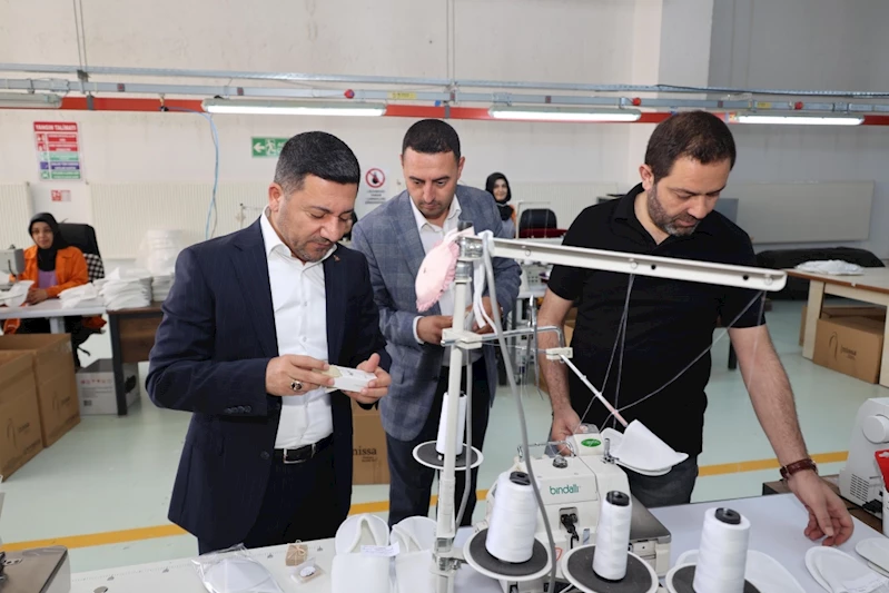 Başkan Arı, Nissa Buklet Fabrikasında İncelemelerde Bulundu