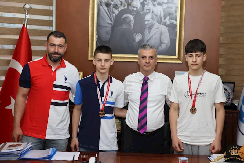 TRABZON BOKS FİNAL MÜSABAKALARINDA DERECE ALAN SPORCULARIMIZ BAŞKANIMIZI ZİYARET ETTİ