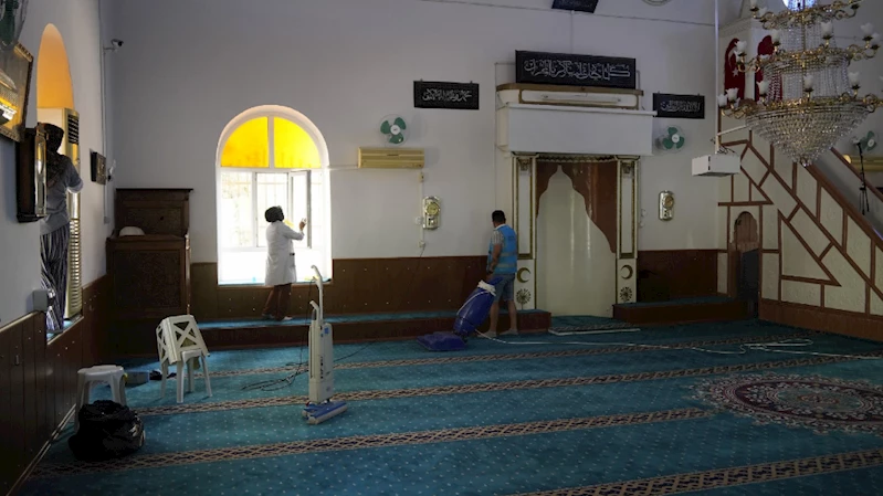 YUNUSEMRE’DE İBADETHANELER KURBAN BAYRAMINA HAZIRLANIYOR