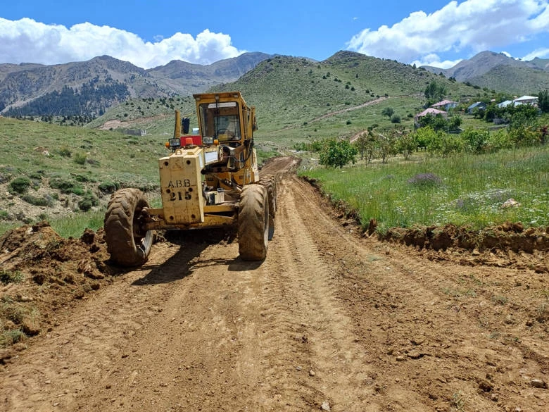Alanya kırsalında yol bakımları sürüyor