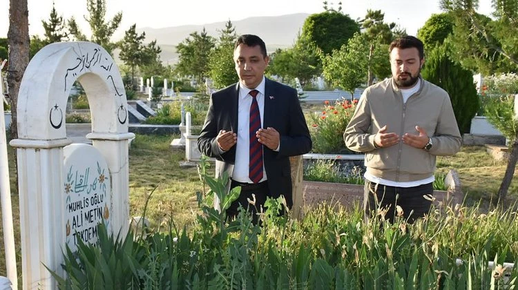 BAŞKANIMIZ, RAHMETLİ ALİ METİN TOKDEMİR VE ÜLKÜCÜ ŞEHİDİMİZ FUAT ALTUN