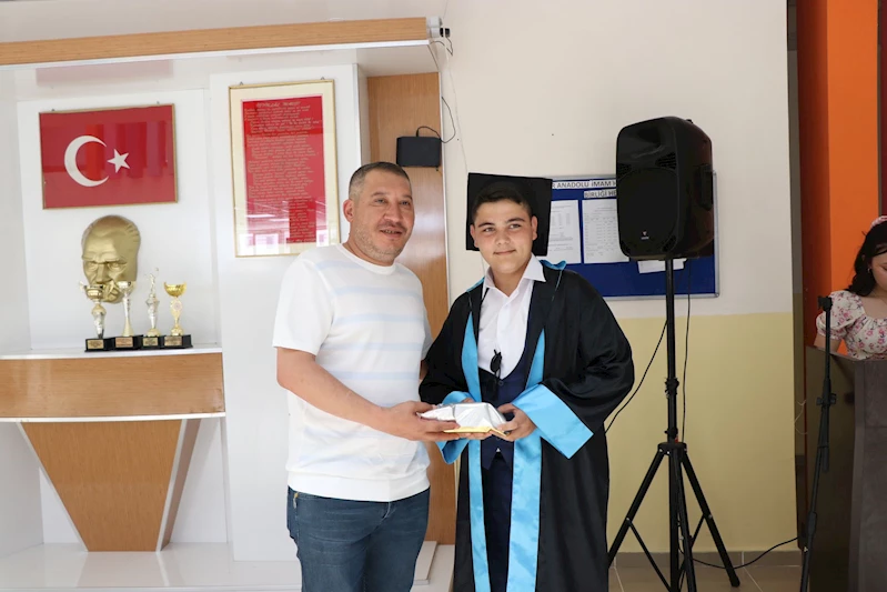 Dinar Belediye Başkanımız Veysel Topçu, Lise Öğrencilerimizin Mezuniyet Sevincine Ortak Oldu.