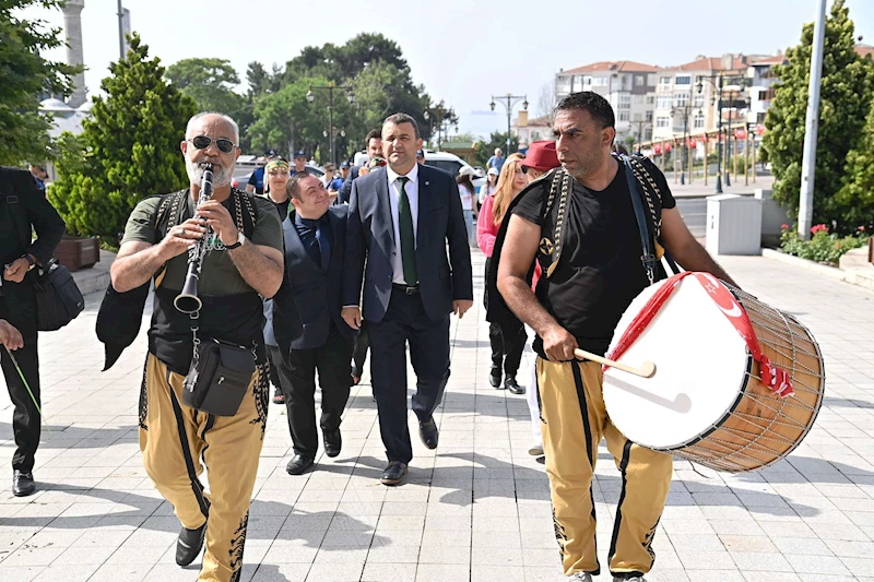 Kiraz Festivali Valilik ve Büyükşehir Ziyareti İle Başladı