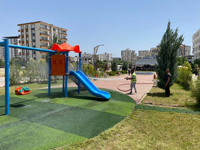 BAŞKAN HALLAÇ; İLÇEMİZDEKİ PARKLARIMIZ BAYRAMA HAZIR HALE GETİRİLDİ