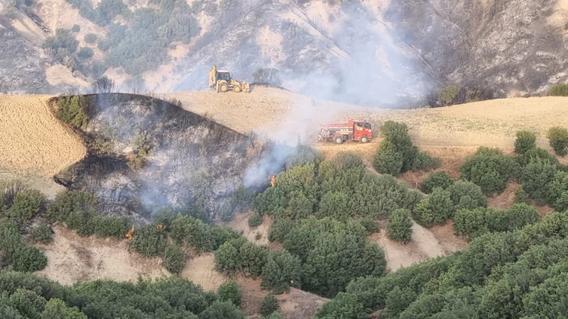 Manisa İtfaiyesi Hem Kula’da Hem Uşak’ta Yangınlarla Mücadele Etti