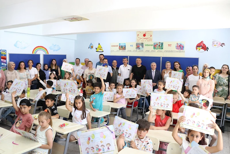 Dinar Belediye Başkanımız Veysel Topçu İlkokul Öğrencilerinin Karne Sevincine Ortak oldu