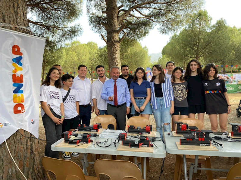 BİLİM YUNUSEMRE ROBOT ŞENLİĞİ’NDE İLGİ ODAĞI OLDU