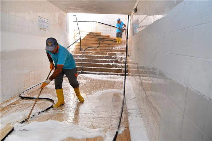 TEMİZLİK İŞLERİNDEN KENT GENELİNDE BAYRAM TEMİZLİĞİ