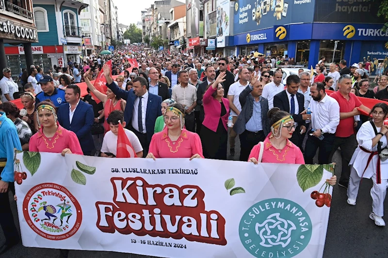 Festival Ateşi Binlerce Kişinin Katıldığı Kortejde 58. Kez Yakıldı