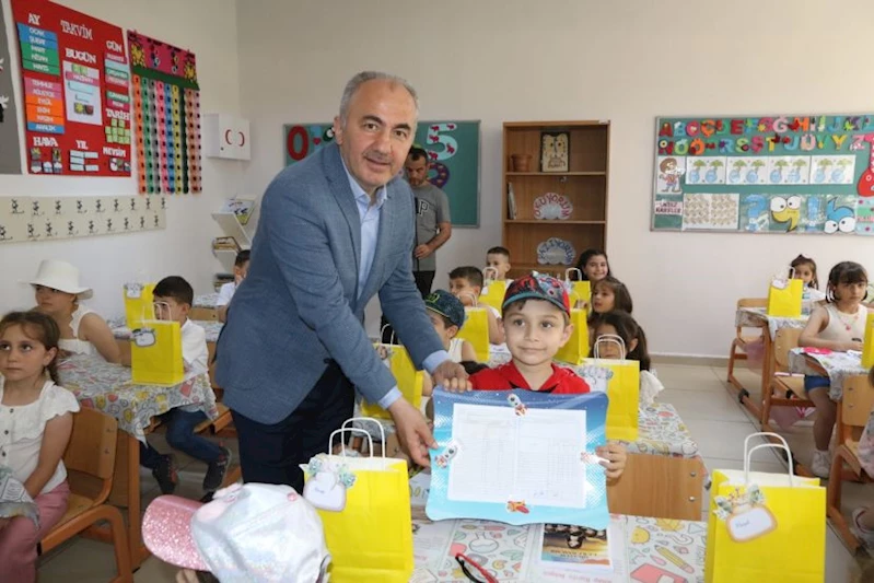 BAŞKANIMIZ RAHMİ METİN ÖĞRENCİLERİMİZİN KARNE HEYECANINA ORTAK OLDU