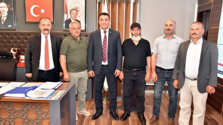 BAŞKANIMIZA, ZİRAAT ODASI BAŞKANI ADEM OKUR VE BERABERİNDEKİ HEYETTEN  ZİYARET