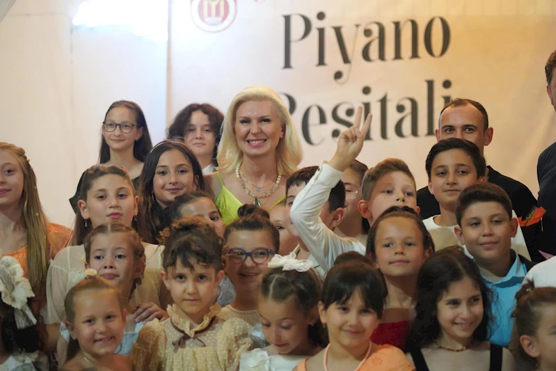 SANAT AKADEMİSİ KURSİYERLERİ HÜNERLERİNİ SERGİLEDİ