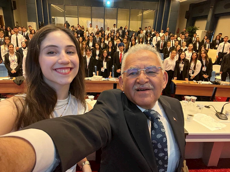 Öğrenci Dostu Başkan, Eğitim Öğretim Sürecinde Binlerce Öğrenciye Dokundu