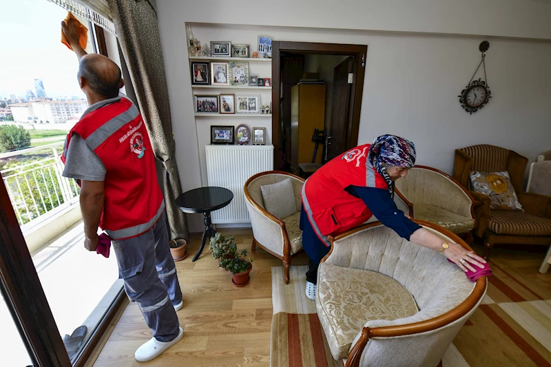 ANKARA BÜYÜKŞEHİR BELEDİYESİ EKİPLERİ YAŞLI VE ENGELLİ VATANDAŞLAR İÇİN BAYRAM TEMİZLİĞİNDE