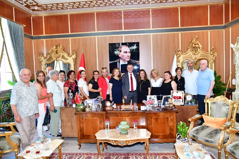 BAŞKAN BALABAN VATANDAŞLARLA BAYRAMLAŞTI