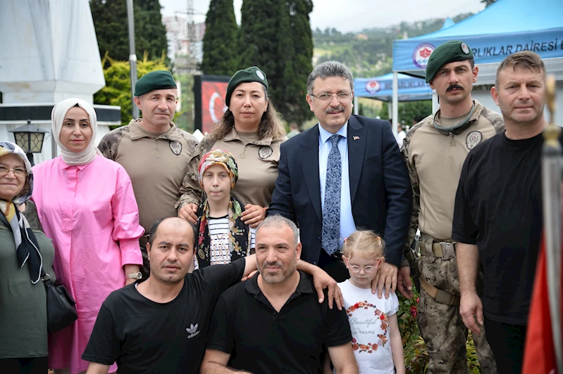BAŞKAN GENÇ ŞEHİT AİLELERİNİN BAYRAMINI KUTLADI