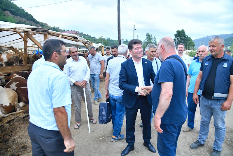 Başkan Kaya, Kurban Pazarını ziyaret etti