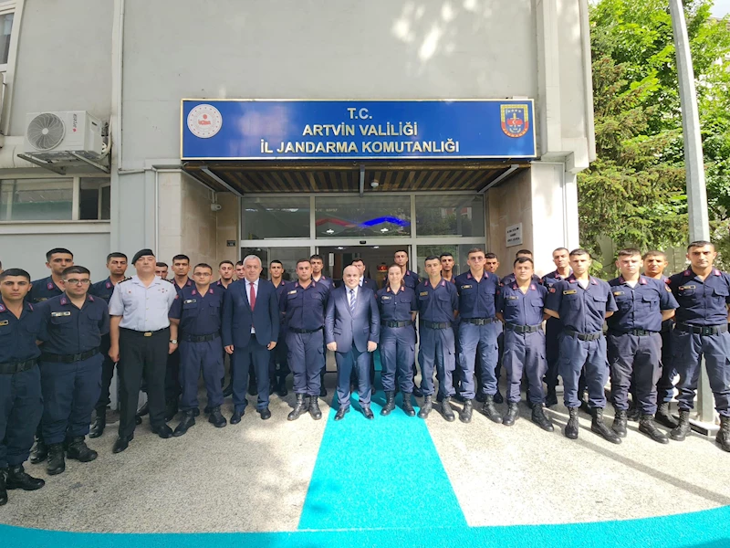 ARTVİN VALİLİĞİNCE, KURBAN BAYRAMI VESİLESİYLE VALİMİZ SAYIN CENGİZ ÜNSAL, BELEDİYE BAŞKANIMIZ SAYIN BİLGEHAN ERDEM VE BERABERİNDEKİ PROTOKOL ÜYELERİYLE BİRLİKTE BAYRAMLAŞMA PROGRAMI DÜZENLENDİ.