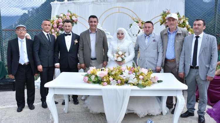 BAŞKANIMIZ, ESMANUR ÜNLÜ İLE RIDVAN TEMEL ÇİFTİMİZİN DÜĞÜN MERASİMLERİNE KATILDI