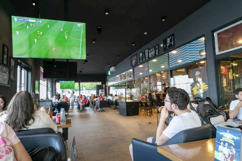 Sporseverler,  Milli Maç Coşkusunu Tribün Kafe’de Yaşadı
