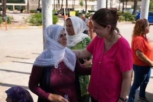 Eş Başkan Bucak hasta yakınlarını ziyaret etti