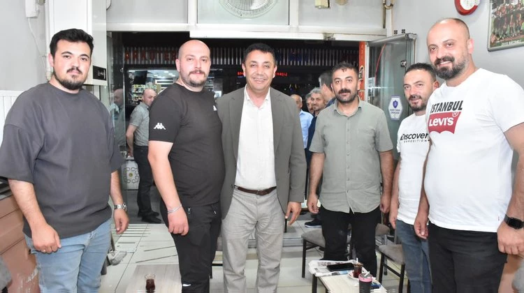 BAŞKANIMIZ, CUMHURİYET CADDESİNDE ESNAF VE VATANDAŞLARIMIZLA HASBİHAL ETTİ