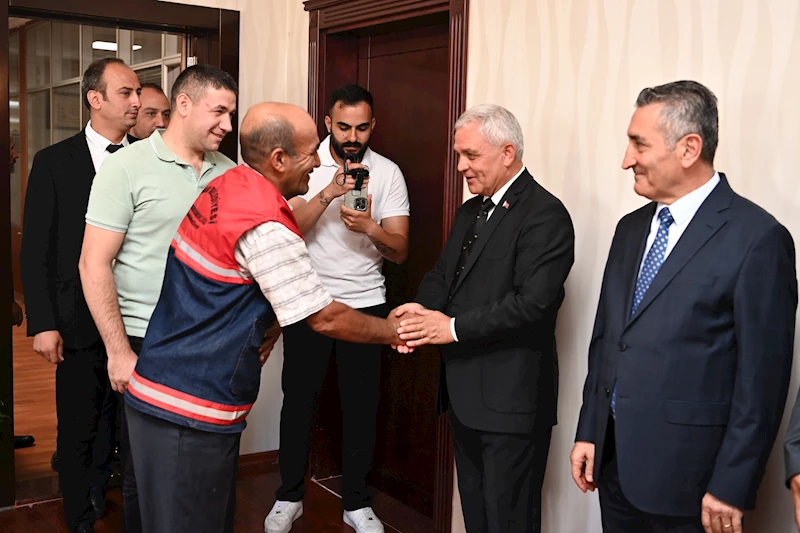 Başkan Şahin Personelle Bayramlaştı