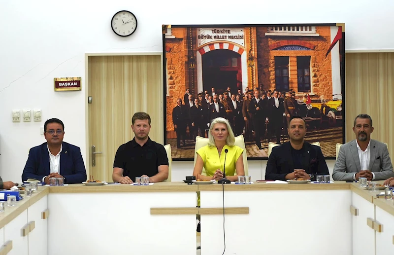 BAŞKAN SUBAŞI A TAKIMIYLA BİRLİKTE MUHTARLARI DİNLEDİ TALEPLERİ ALDI