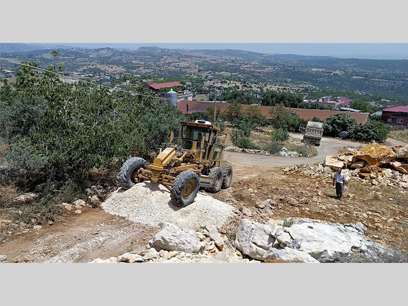 TARSUS BELEDİYESİ İLE KÖY YOLLARI YENİLENİYOR