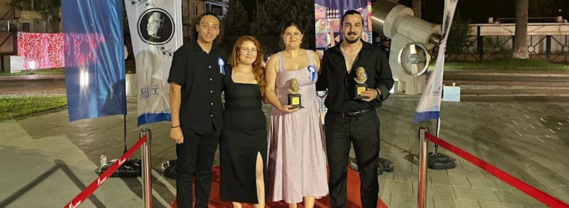 “Bir Delinin Hatıra Defteri” Oyunu İki Dalda Ödül Aldı