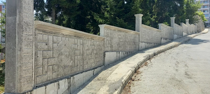 Ortahisar Belediyesi, sanat yapılarıyla yolları estetik görünüme kavuşturuyor