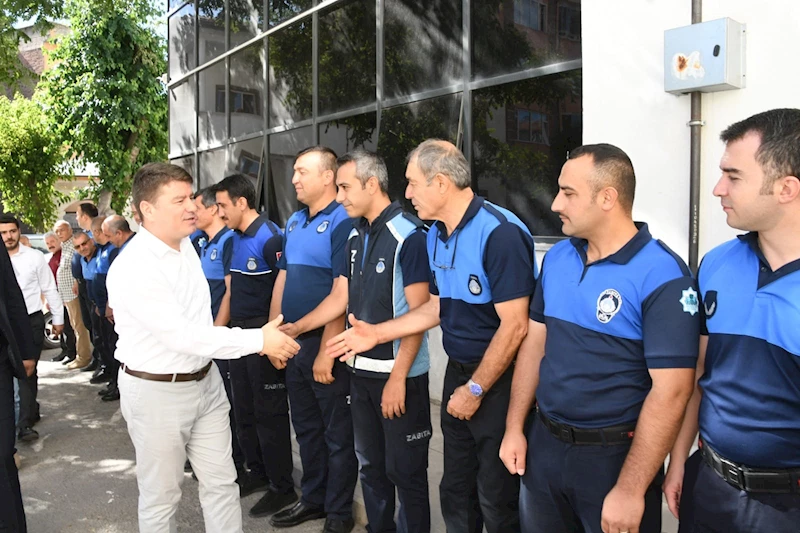 BAŞKAN DİNÇER, BELEDİYE PERSONELLERİ İLE BAYRAMLAŞTI