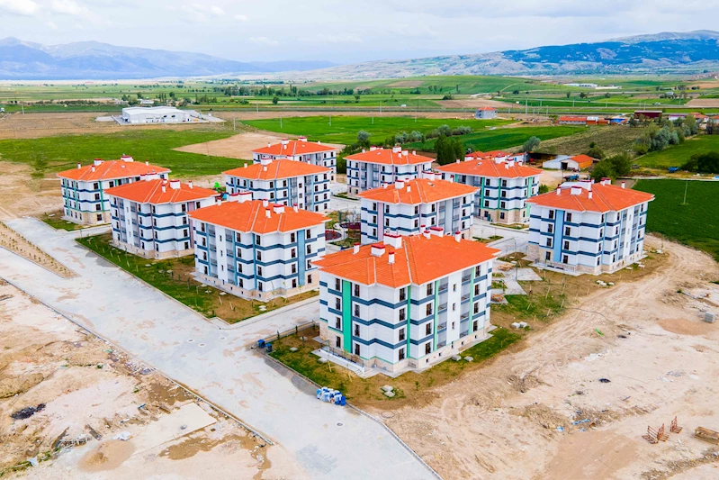 TOKİ tarafından ilçemize inşa edilen 158 konutumuzun bugün kura sonuçları açıklandı.