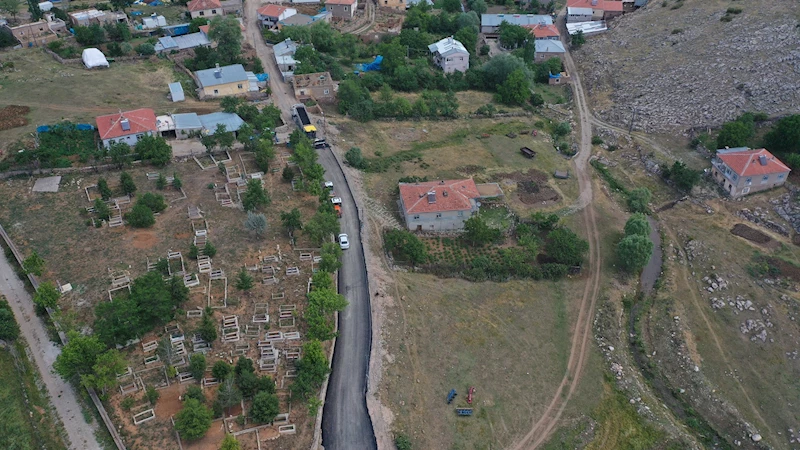 Büyükşehir’den Develi’nin Kırsal Yollarına 900 Tonluk Sıcak Asfalt Çalışması