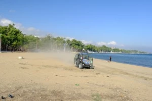 AKASYA PLAJI DÜZENLİ OLARAK TEMİZLENİYOR