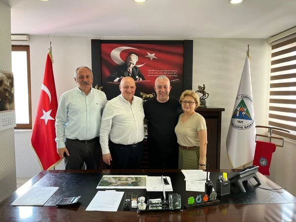 TBMM İDARE AMİRİ VE ARTVİN MİLLETVEKİLİMİZ SAYIN UĞUR BAYRAKTUTAN, CHP İL BAŞKANI SAYIN ORHAN ATAN VE CHP İL SEKRETERİ ASİYE ERGÜL İLE BİRLİKTE BELEDİYE BAŞKANIMIZ SAYIN BİLGEHAN ERDEM’İ  ZİYARET ETTİ